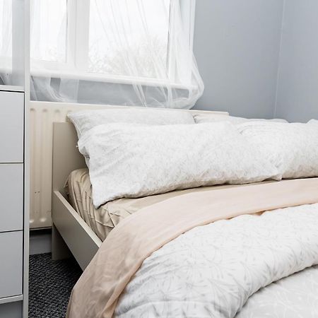 Shirley House 2, Self Catering Guest House, Self Check In, Smart Locks, 10 Min Walk To Southampton General, Aspire And Princess Anne Hospitals, Access To Fully Equipped Kitchen, Excellent Transport Links, Ideal For Longer Stays And Hospital Shifts Экстерьер фото