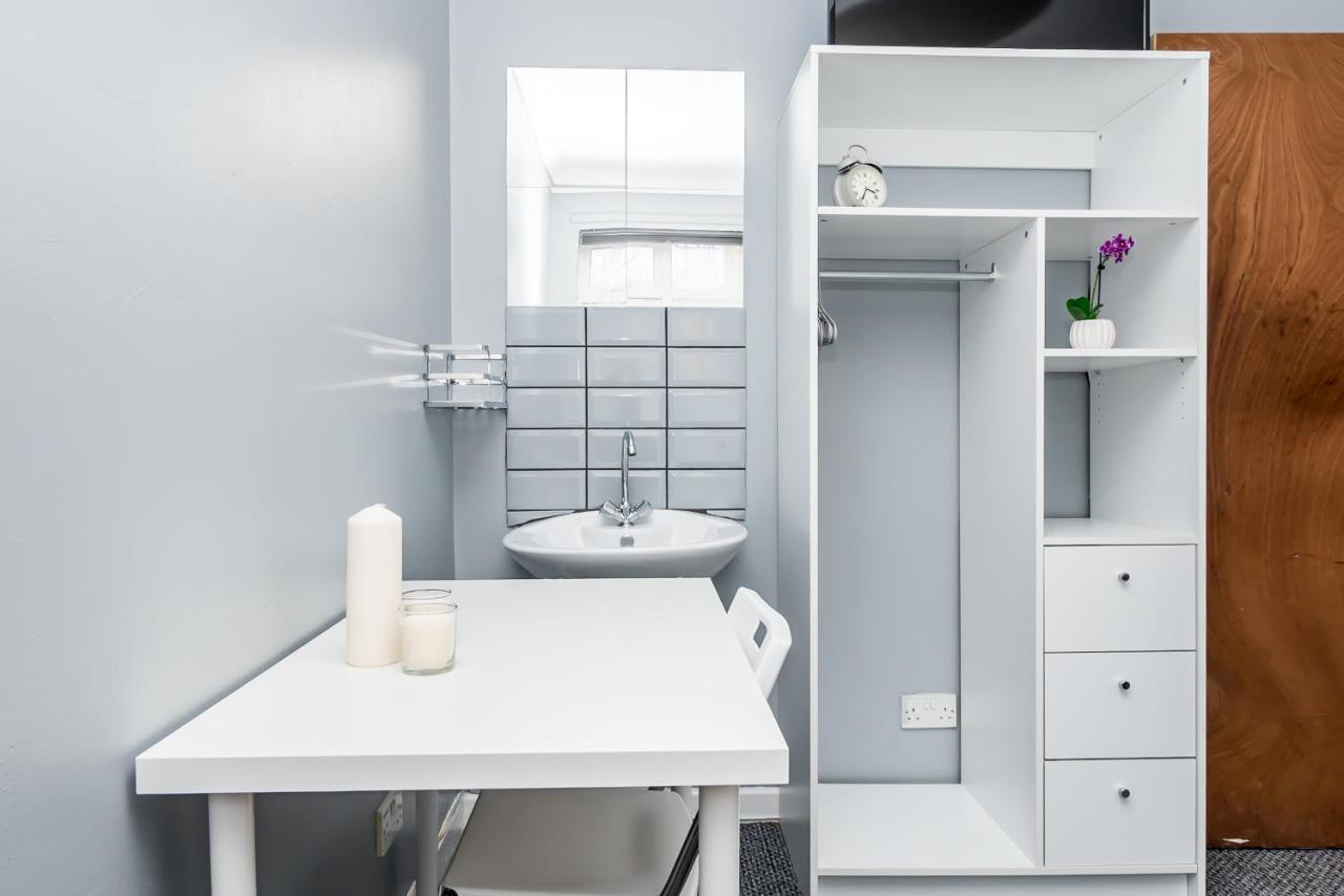 Shirley House 2, Self Catering Guest House, Self Check In, Smart Locks, 10 Min Walk To Southampton General, Aspire And Princess Anne Hospitals, Access To Fully Equipped Kitchen, Excellent Transport Links, Ideal For Longer Stays And Hospital Shifts Экстерьер фото