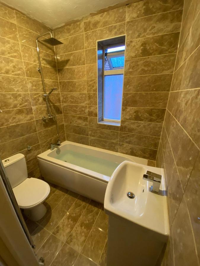 Shirley House 2, Self Catering Guest House, Self Check In, Smart Locks, 10 Min Walk To Southampton General, Aspire And Princess Anne Hospitals, Access To Fully Equipped Kitchen, Excellent Transport Links, Ideal For Longer Stays And Hospital Shifts Экстерьер фото