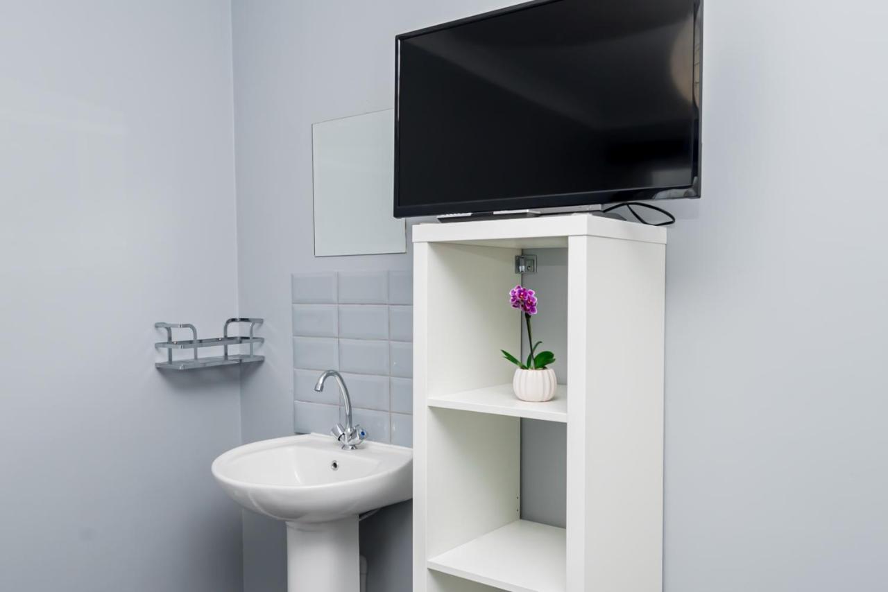 Shirley House 2, Self Catering Guest House, Self Check In, Smart Locks, 10 Min Walk To Southampton General, Aspire And Princess Anne Hospitals, Access To Fully Equipped Kitchen, Excellent Transport Links, Ideal For Longer Stays And Hospital Shifts Экстерьер фото