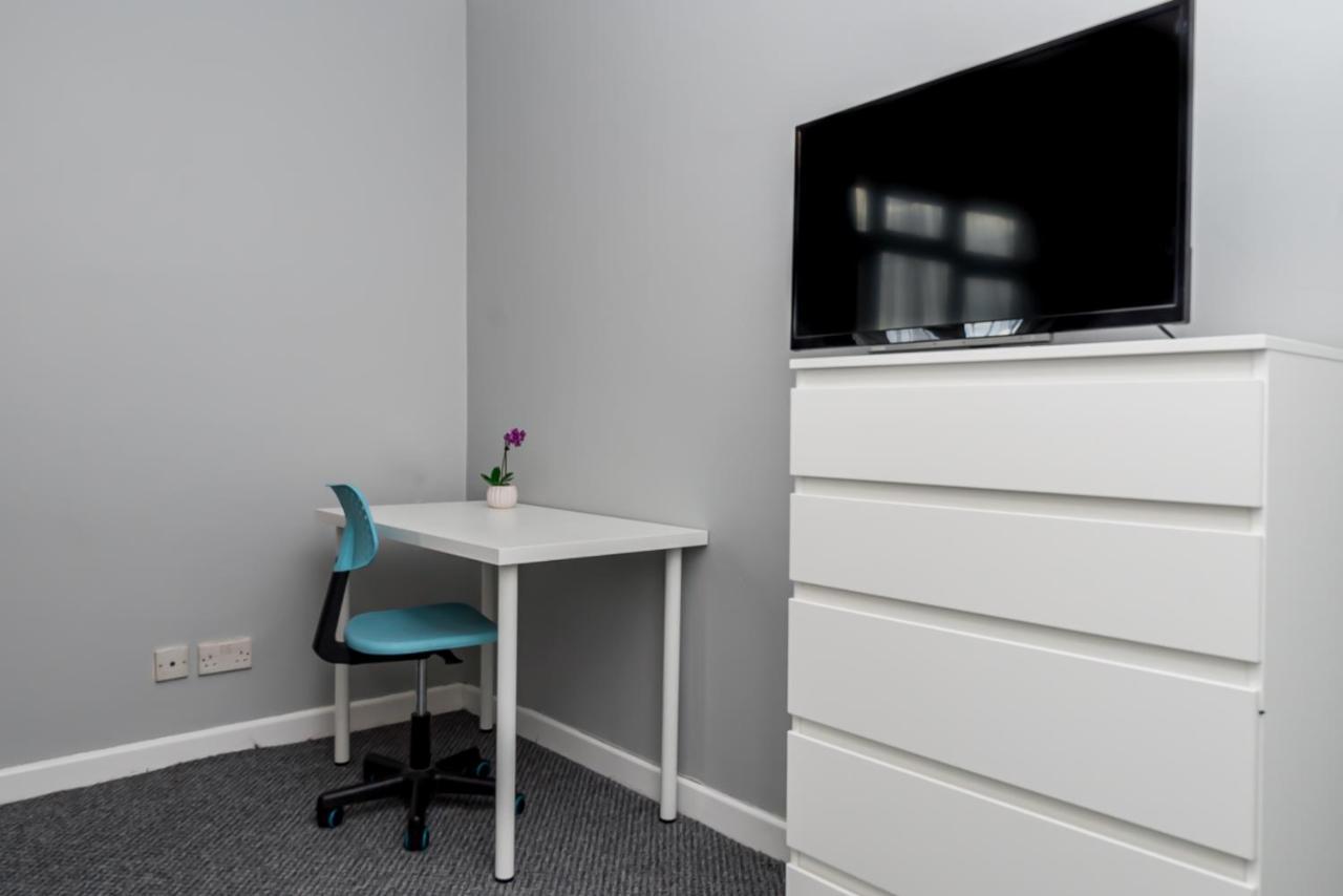 Shirley House 2, Self Catering Guest House, Self Check In, Smart Locks, 10 Min Walk To Southampton General, Aspire And Princess Anne Hospitals, Access To Fully Equipped Kitchen, Excellent Transport Links, Ideal For Longer Stays And Hospital Shifts Экстерьер фото