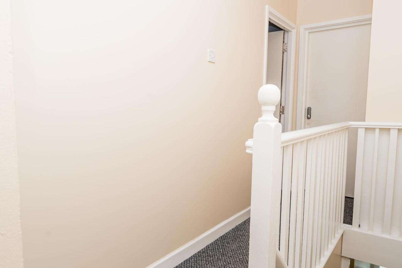 Shirley House 2, Self Catering Guest House, Self Check In, Smart Locks, 10 Min Walk To Southampton General, Aspire And Princess Anne Hospitals, Access To Fully Equipped Kitchen, Excellent Transport Links, Ideal For Longer Stays And Hospital Shifts Экстерьер фото