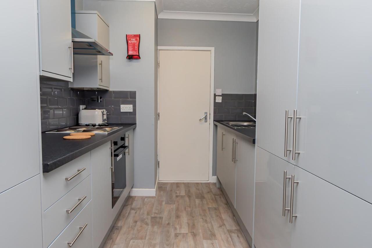 Shirley House 2, Self Catering Guest House, Self Check In, Smart Locks, 10 Min Walk To Southampton General, Aspire And Princess Anne Hospitals, Access To Fully Equipped Kitchen, Excellent Transport Links, Ideal For Longer Stays And Hospital Shifts Экстерьер фото
