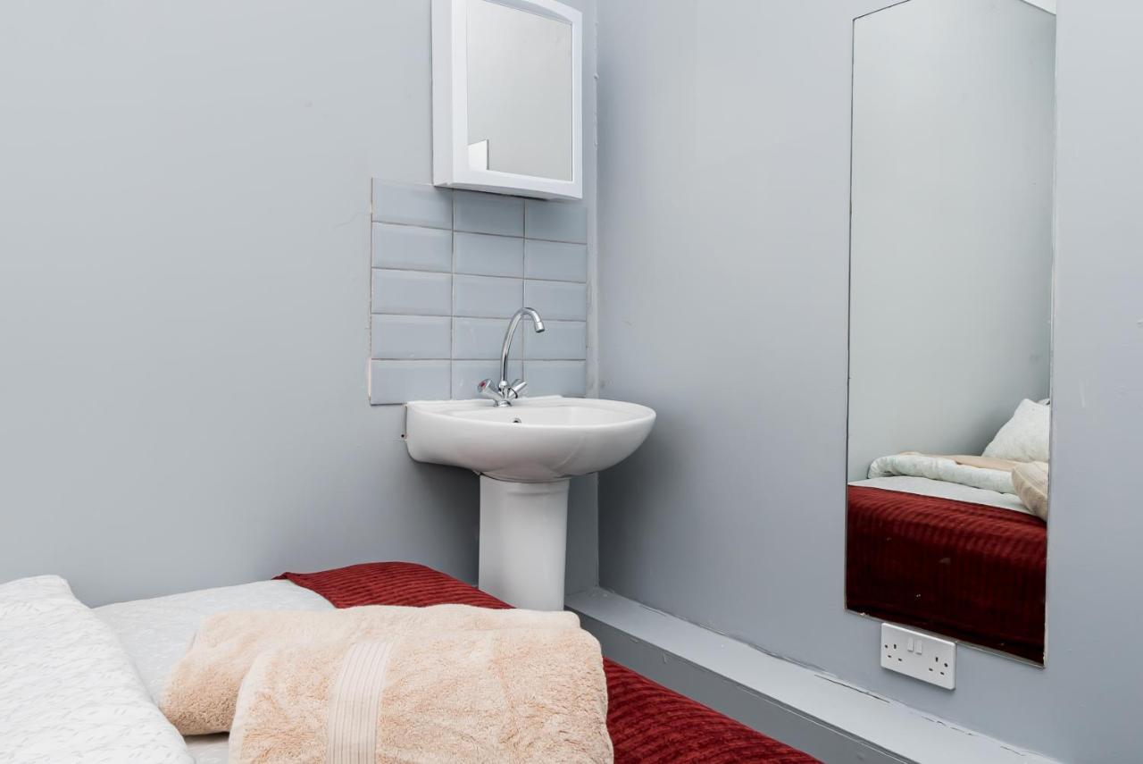 Shirley House 2, Self Catering Guest House, Self Check In, Smart Locks, 10 Min Walk To Southampton General, Aspire And Princess Anne Hospitals, Access To Fully Equipped Kitchen, Excellent Transport Links, Ideal For Longer Stays And Hospital Shifts Экстерьер фото