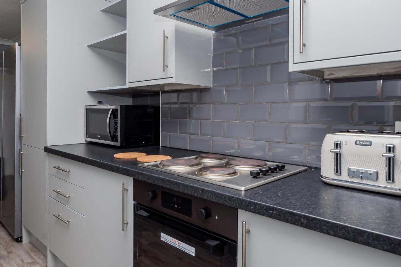 Shirley House 2, Self Catering Guest House, Self Check In, Smart Locks, 10 Min Walk To Southampton General, Aspire And Princess Anne Hospitals, Access To Fully Equipped Kitchen, Excellent Transport Links, Ideal For Longer Stays And Hospital Shifts Экстерьер фото