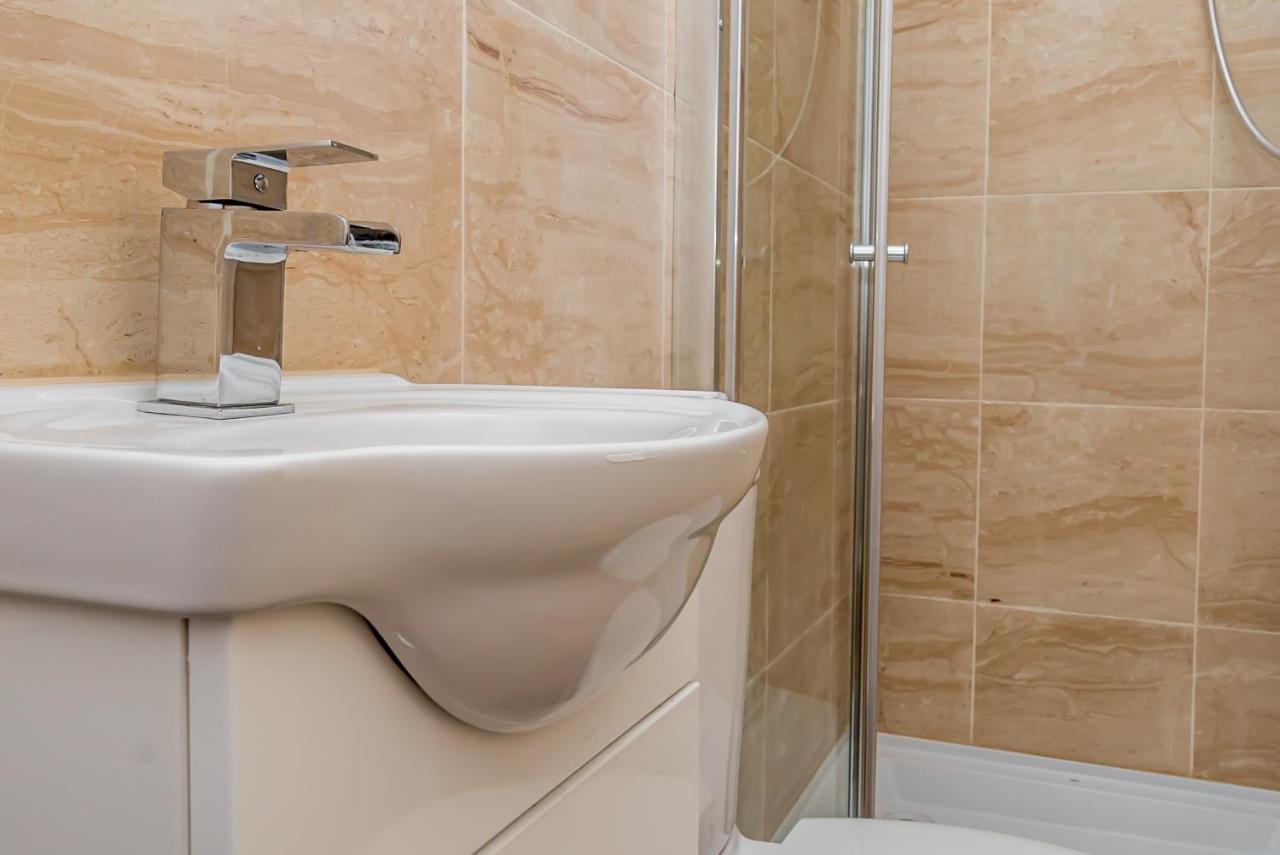 Shirley House 2, Self Catering Guest House, Self Check In, Smart Locks, 10 Min Walk To Southampton General, Aspire And Princess Anne Hospitals, Access To Fully Equipped Kitchen, Excellent Transport Links, Ideal For Longer Stays And Hospital Shifts Экстерьер фото