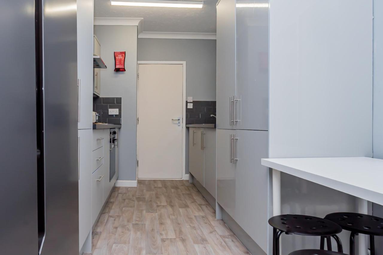 Shirley House 2, Self Catering Guest House, Self Check In, Smart Locks, 10 Min Walk To Southampton General, Aspire And Princess Anne Hospitals, Access To Fully Equipped Kitchen, Excellent Transport Links, Ideal For Longer Stays And Hospital Shifts Экстерьер фото
