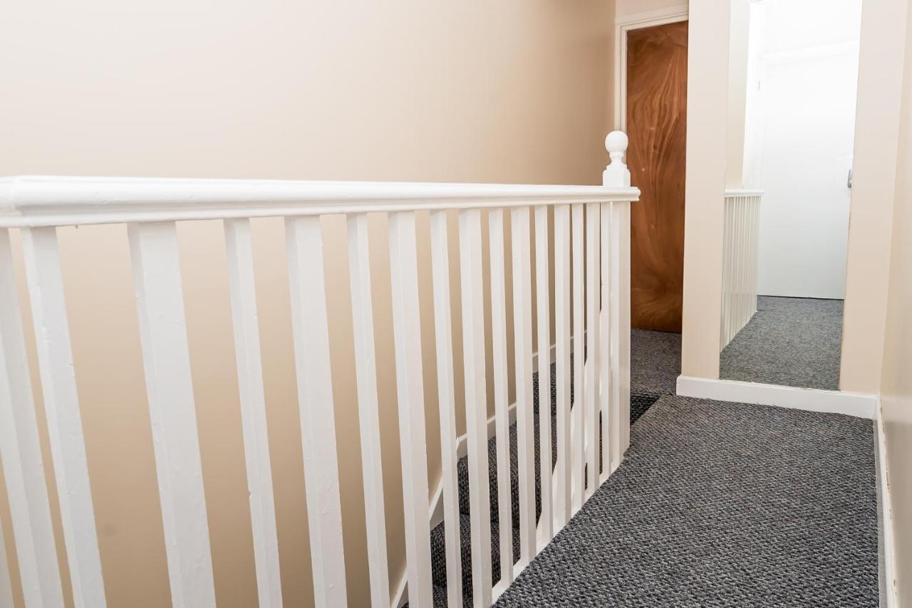 Shirley House 2, Self Catering Guest House, Self Check In, Smart Locks, 10 Min Walk To Southampton General, Aspire And Princess Anne Hospitals, Access To Fully Equipped Kitchen, Excellent Transport Links, Ideal For Longer Stays And Hospital Shifts Экстерьер фото